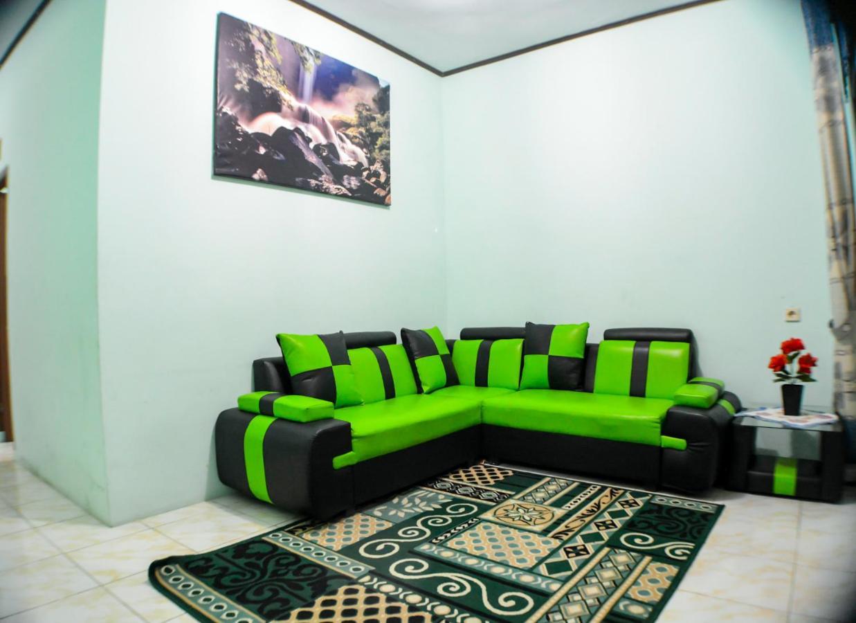 Homestay Sembiring Богор Экстерьер фото