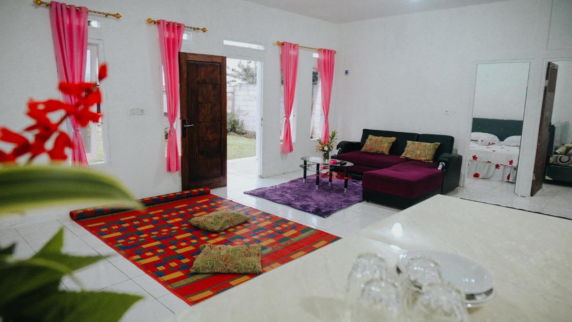 Homestay Sembiring Богор Экстерьер фото